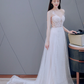 Jolie robe de mariée longue en tulle avec une épaule dénudée et des appliques C4221