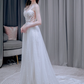 Jolie robe de mariée longue en tulle avec une épaule dénudée et des appliques C4221
