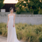 Robe de mariée longue en satin à bretelles spaghetti et coupe trapèze élégante C4224