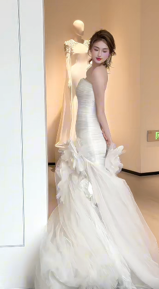 Unique Mermaid Strapless Tulle Flowers Applqiue Long Wedding Dresses C4235