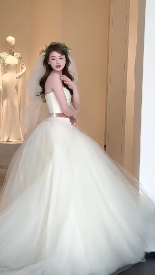 Robe de mariée longue élégante en satin et tulle, sans bretelles, avec voile, C4236