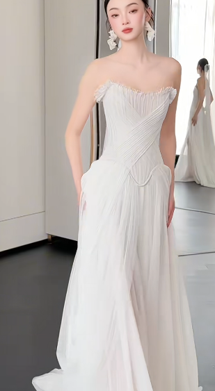 Robe de mariée longue élégante en mousseline de soie et tulle, sans bretelles, avec voile, C4237