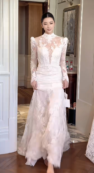 Robe de mariée sirène blanche en satin et tulle à manches longues et dentelle C4241