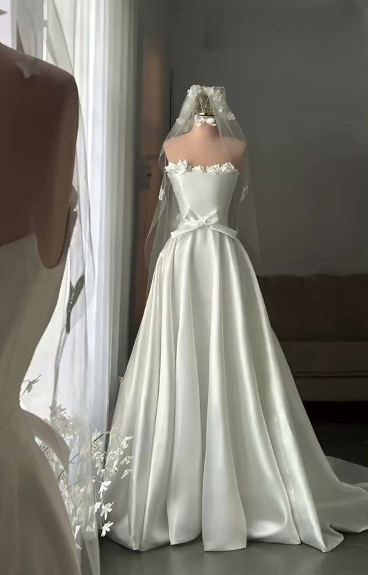 Robe de mariée longue élégante en satin, sans bretelles, avec voile, coupe trapèze, C4258