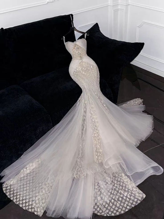 Superbe robe de mariée sirène longue en tulle et dentelle à bretelles spaghetti C4269