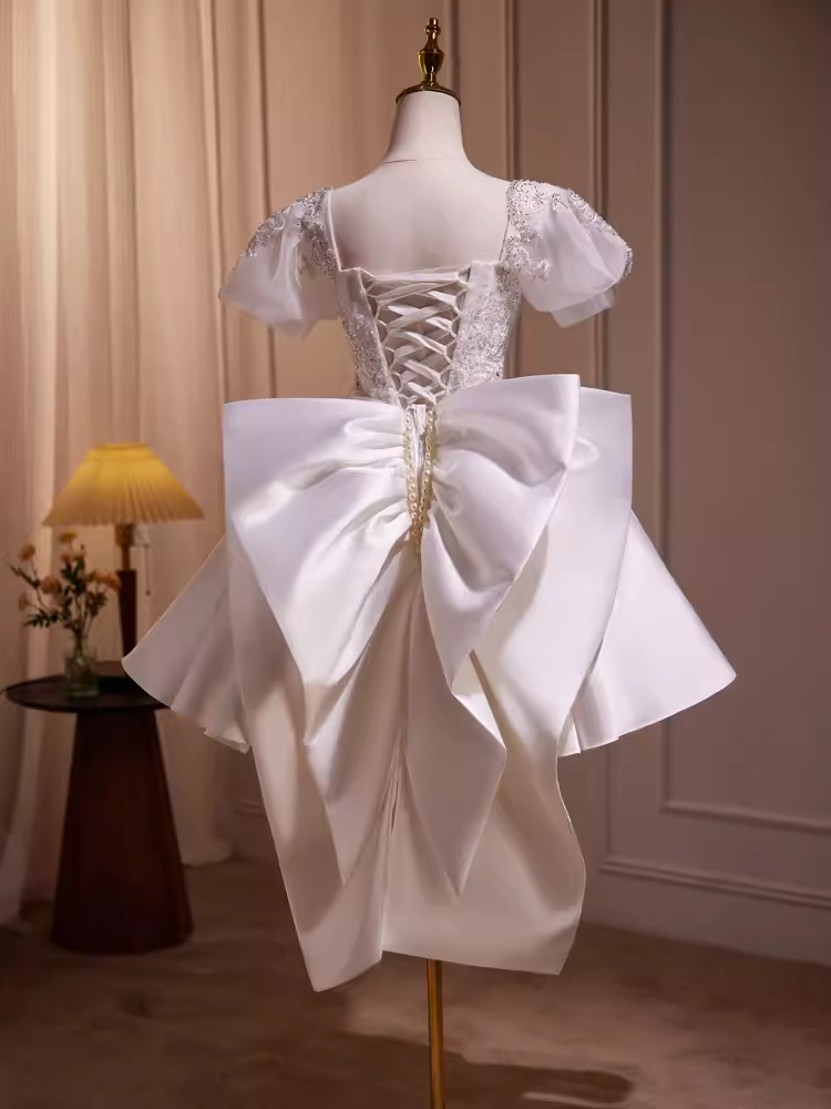 Robe de bal mignonne à manches courtes, robe de soirée en Satin blanc, robes de soirée C426