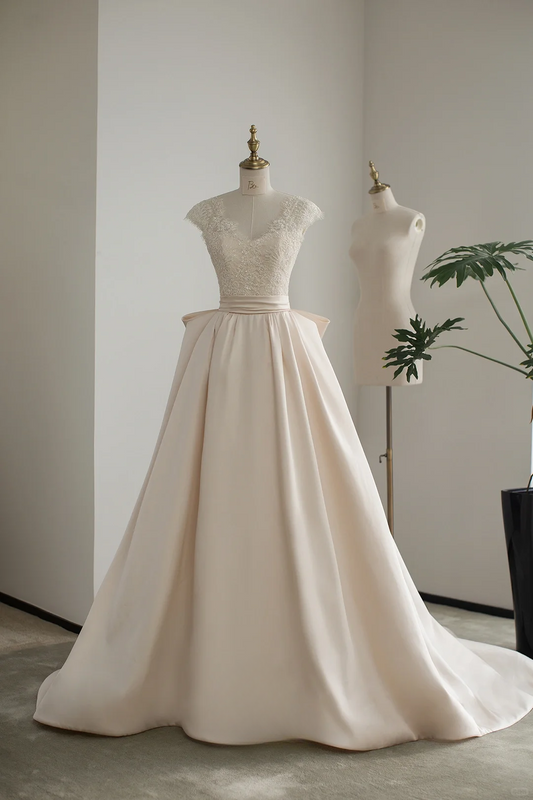 Robe de mariée longue dos nu en satin et dentelle, style chic, C4278