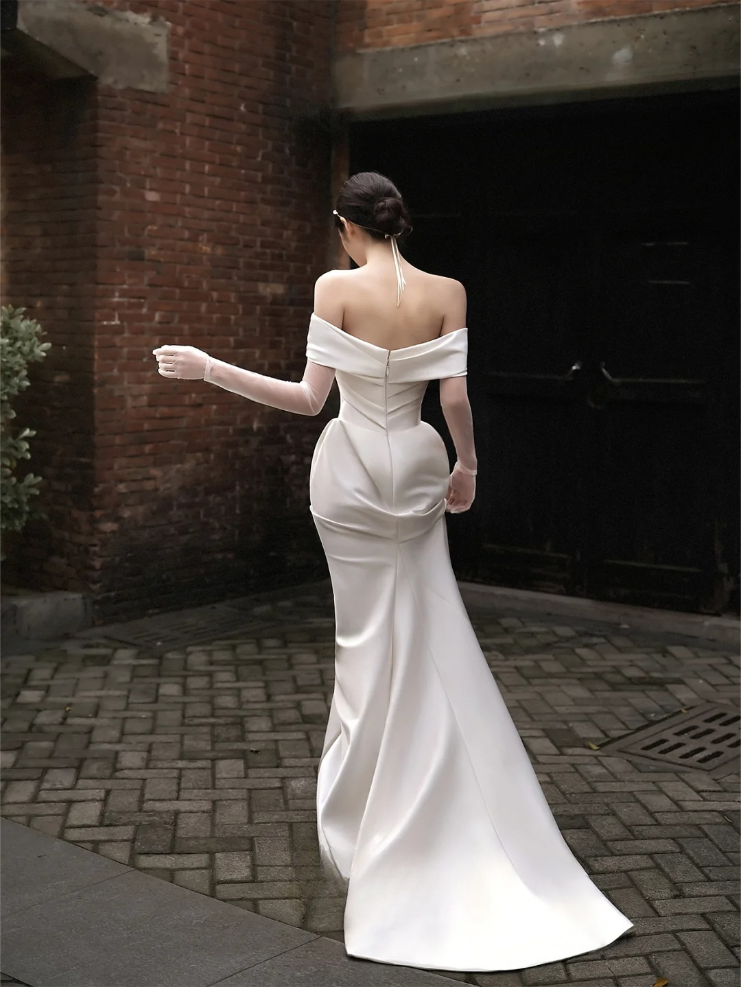 Robe de mariée longue élégante en satin et tulle, épaules dénudées, avec voile, style sirène, C4283