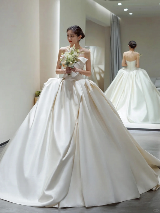 Robe de mariée longue en satin plissé, bustier, avec voile, C4286