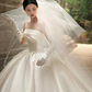 Robe de mariée élégante en satin, sans bretelles, avec des gants et un voile, longue, C4289