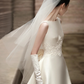 Robe de mariée longue en satin avec appliques et gants, dos nu, coupe trapèze, voile, C4290