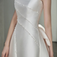 Élégante robe de mariée longue en satin, coupe trapèze, perlée et voile, C4291