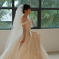 Robe de mariée longue élégante en satin et tulle, sans bretelles, avec voile, C4295