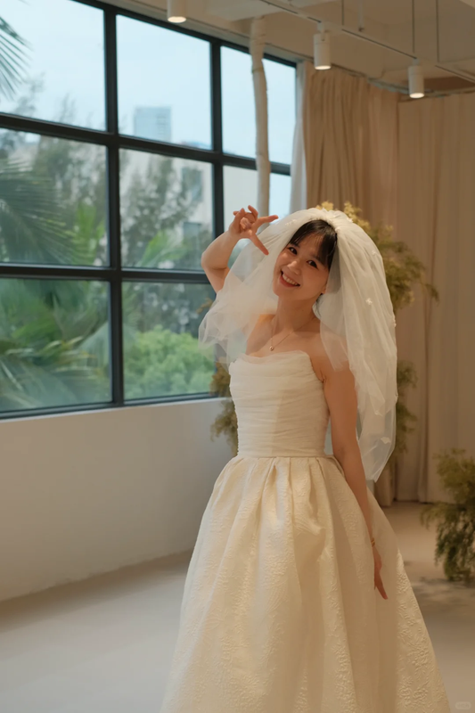 Robe de mariée longue en satin, simple, sans bretelles, avec voile, C4296