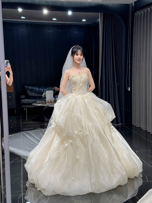 Superbe robe de mariée longue en satin, bustier, en mousseline et voile, C4299