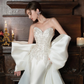 Robe de mariée longue sirène intemporelle sans bretelles en satin à sequins et perles C4304