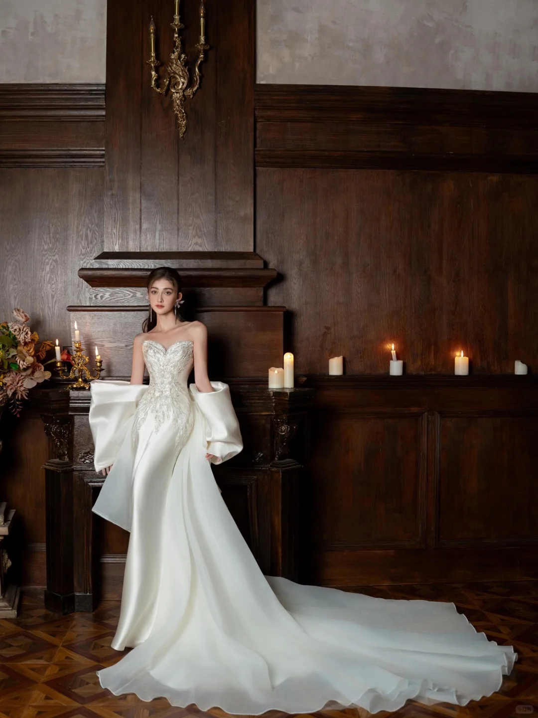 Robe de mariée longue sirène intemporelle sans bretelles en satin à sequins et perles C4304