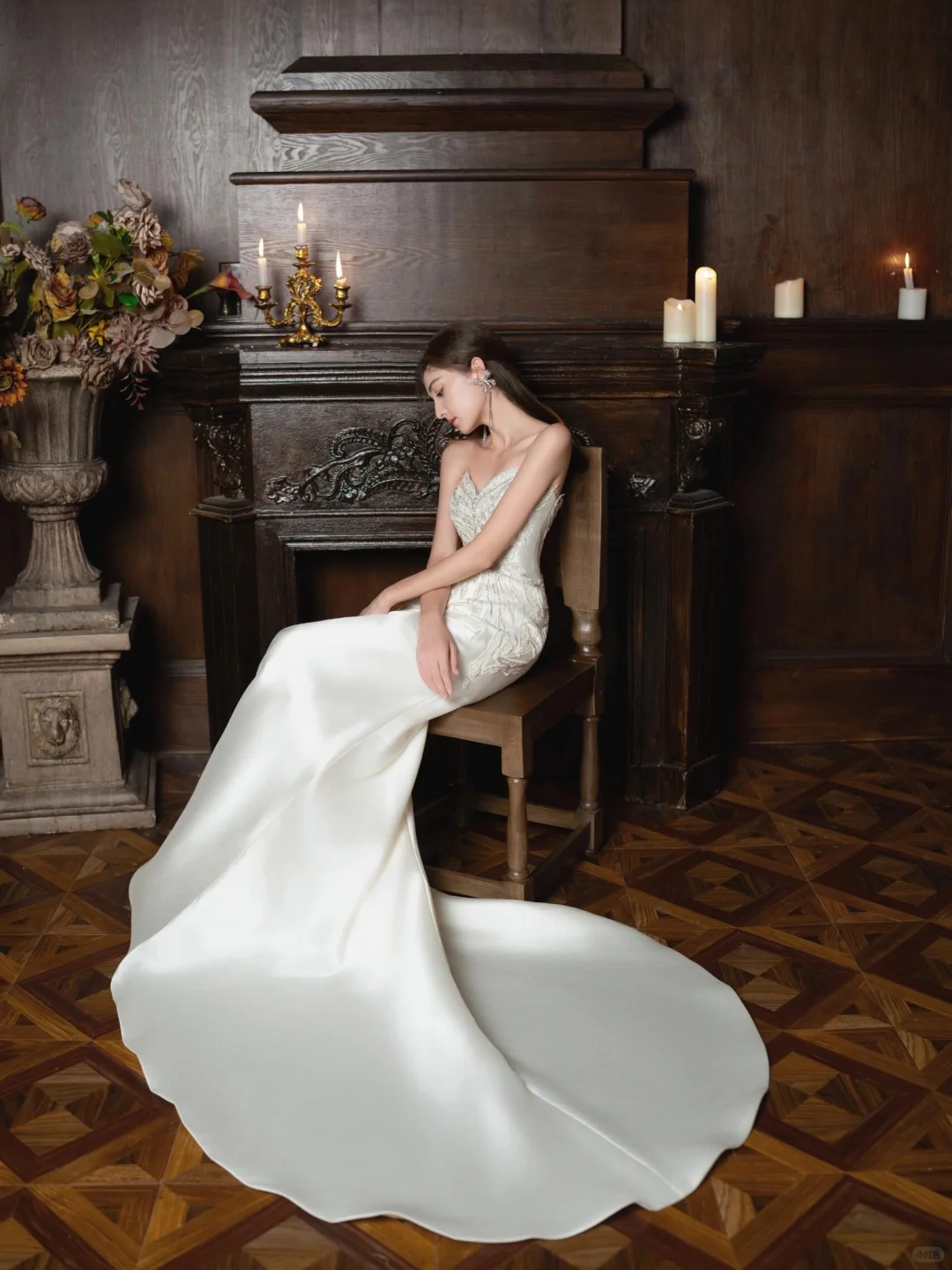 Robe de mariée longue sirène intemporelle sans bretelles en satin à sequins et perles C4304