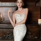 Robe de mariée longue sirène intemporelle sans bretelles en satin à sequins et perles C4304