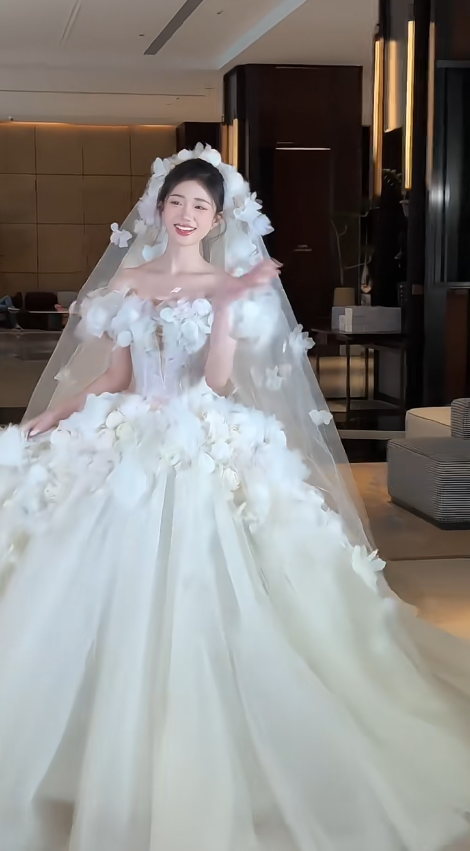 Robe de mariée longue en tulle, bustier, avec appliques et voile, C4305