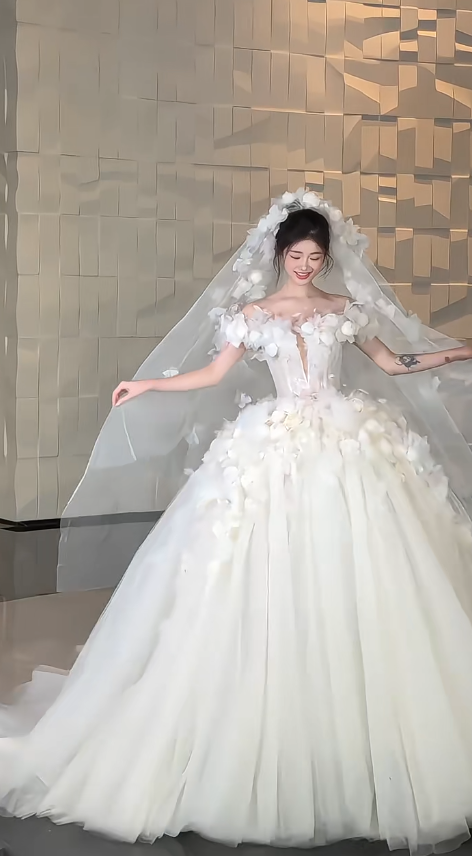 Robe de mariée longue en tulle, bustier, avec appliques et voile, C4305