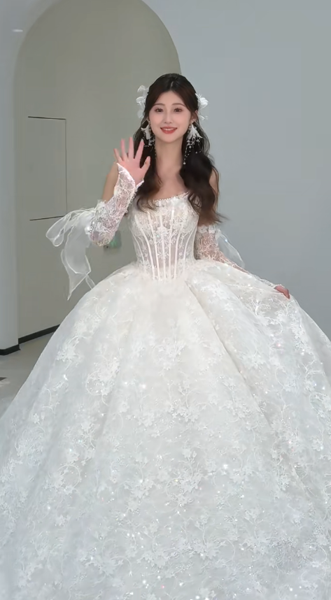 Robe de mariée longue en tulle et dentelle, sans bretelles, effet rêveur, C4306