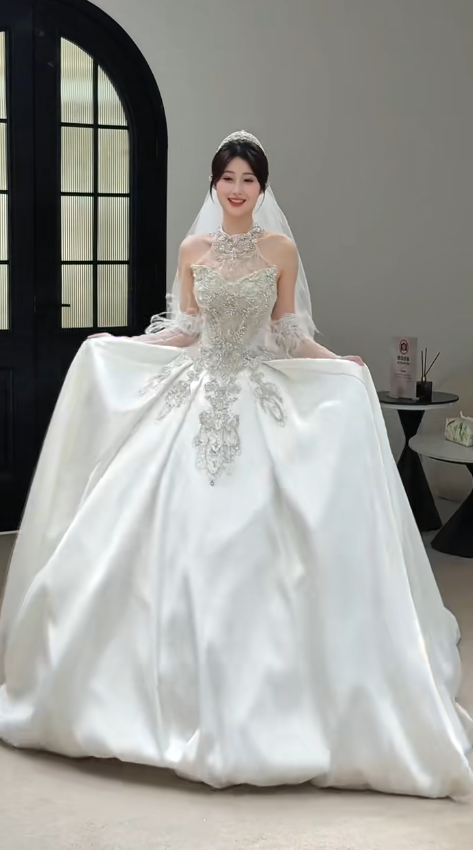 Robe de mariée longue en satin à sequins et perles, dos nu, style bal intemporel, avec voile, C4307