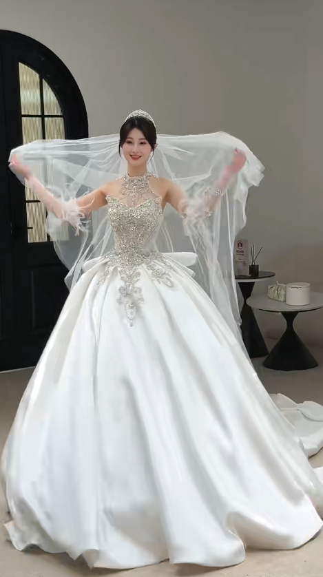 Robe de mariée longue en satin à sequins et perles, dos nu, style bal intemporel, avec voile, C4307