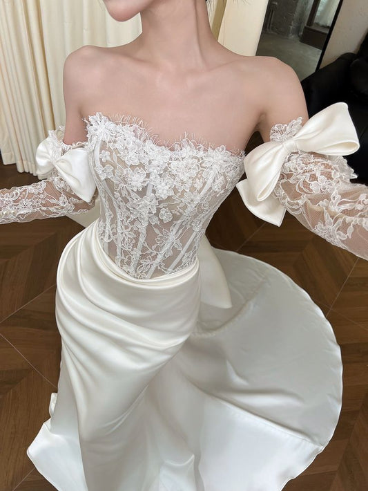 Robe de mariée longue élégante en satin plissé, sans bretelles, avec des gants, style sirène, C4308