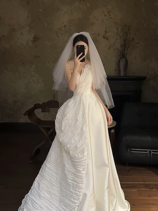 Robe de mariée longue élégante en satin, sans bretelles, avec voile, coupe trapèze, C4310