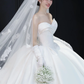 Robe de mariée longue en satin, bustier, avec appliques et gants, voile, C4324