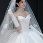Robe de mariée longue en satin, bustier, avec appliques et gants, voile, C4324