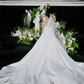Robe de mariée longue élégante en satin sans bretelles avec voile C4326