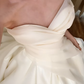 Robe de mariée longue élégante en mousseline de soie, épaules dénudées, C4333