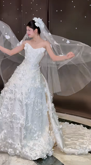 Robe de mariée longue en satin, bustier et voile, effet appliques, style bal de rêve, C4341