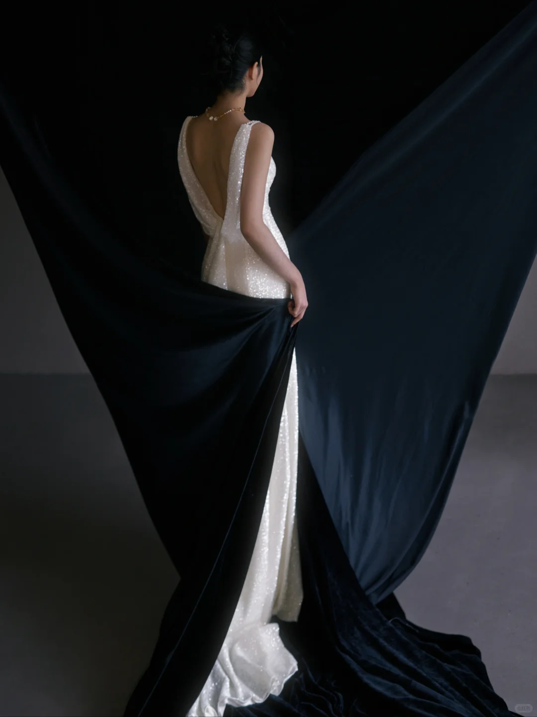 Robe de mariée longue en satin à bretelles spaghetti et paillettes avec voile, style sirène brillante, C4342
