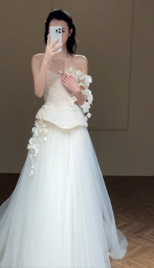 Robe de mariée longue en tulle, coupe trapèze, sans bretelles, style chic, avec appliques, C4344