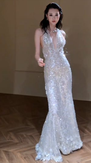 Robe de mariée longue sirène intemporelle à sequins et dos nu C4345