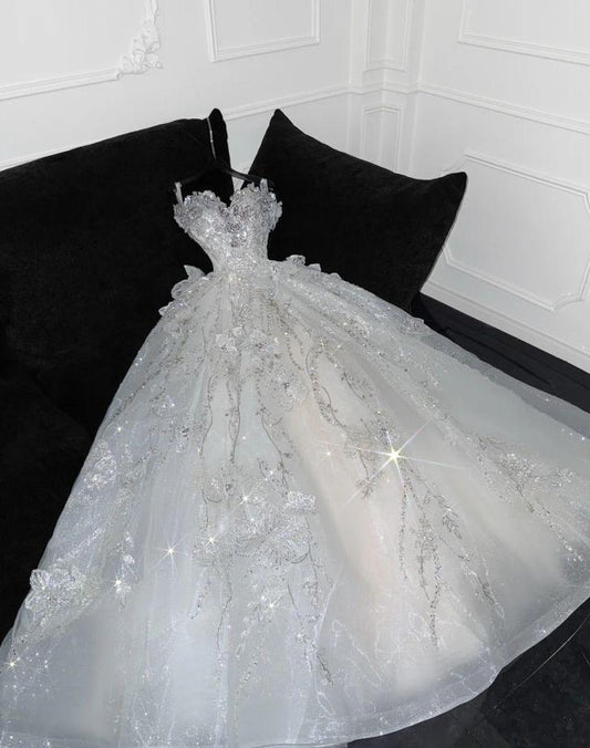 Robe de mariée longue intemporelle à bretelles spaghetti, en tulle, paillettes et perles, C4360