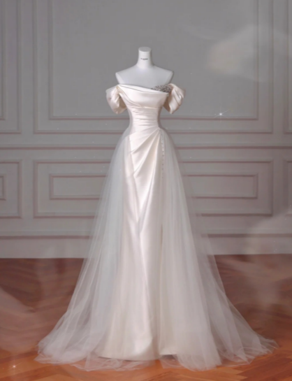 Robe de mariée longue élégante en satin et tulle, épaules dénudées, coupe trapèze, C4370