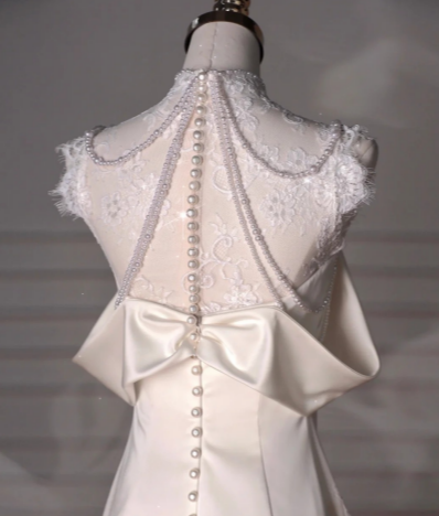 Superbe robe de mariée sirène longue en satin et dentelle perlée C4372