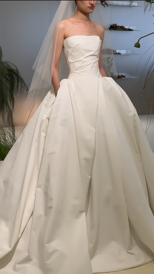 Robe de mariée longue élégante et simple, sans bretelles, en satin avec voile, C4374
