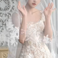 Superbe robe de mariée trapèze longue en tulle et dentelle avec bretelles spaghetti et voile C4376