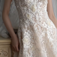 Superbe robe de mariée trapèze longue en tulle et dentelle avec bretelles spaghetti et voile C4376