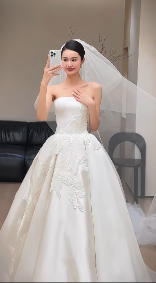 Robe de mariée longue en satin, bustier, élégante, avec appliques et voile, C4377