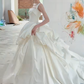 Robe de mariée longue plissée en satin carré, robe de bal unique C4378