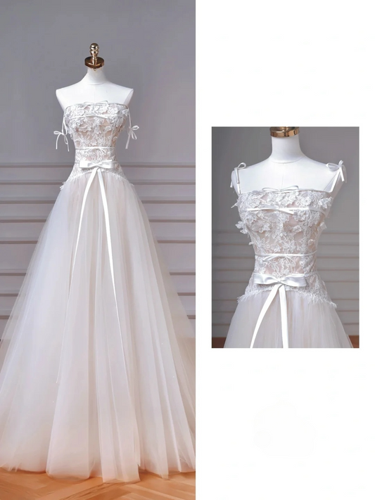 Jolie robe de mariée longue en tulle et dentelle avec bretelles spaghetti et appliques C4385