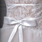Jolie robe de mariée longue en tulle et dentelle avec bretelles spaghetti et appliques C4385