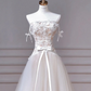 Jolie robe de mariée longue en tulle et dentelle avec bretelles spaghetti et appliques C4385