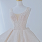 Robe de mariée longue élégante en satin à paillettes et dos nu C4390